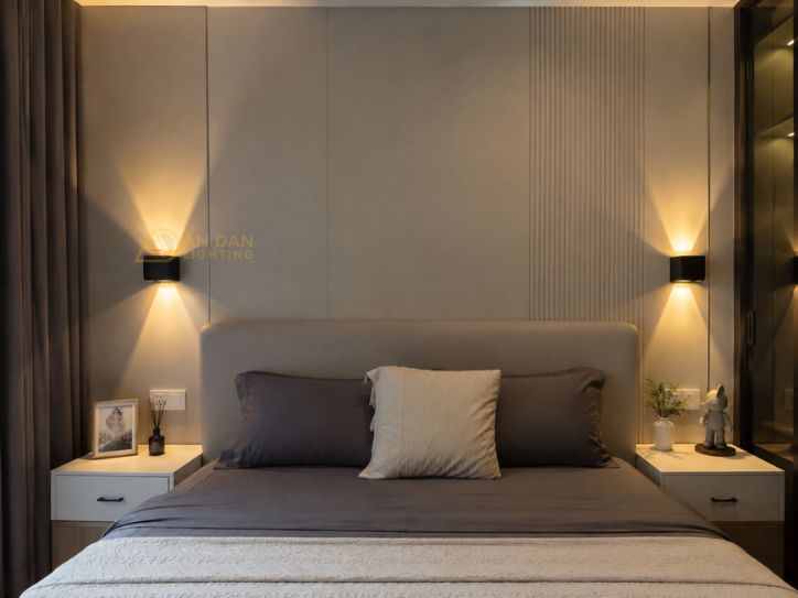 đèn tường hai bên đầu giường