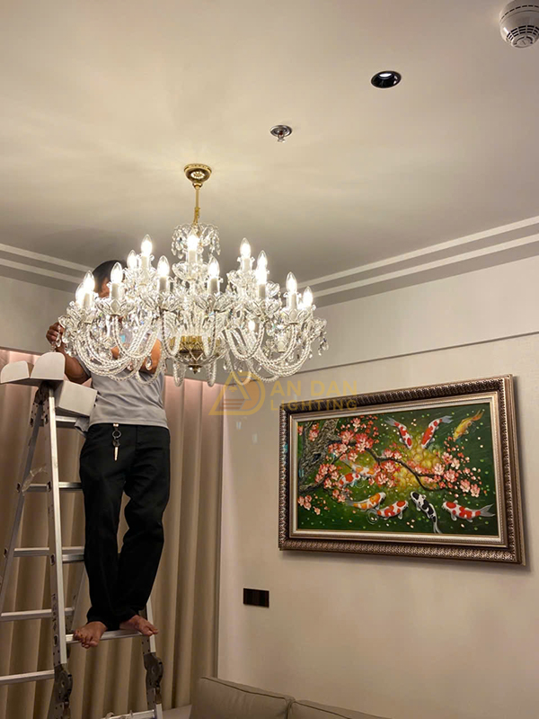 đèn chùm pha lê Tiệp Khắc nhà phố cao cấp