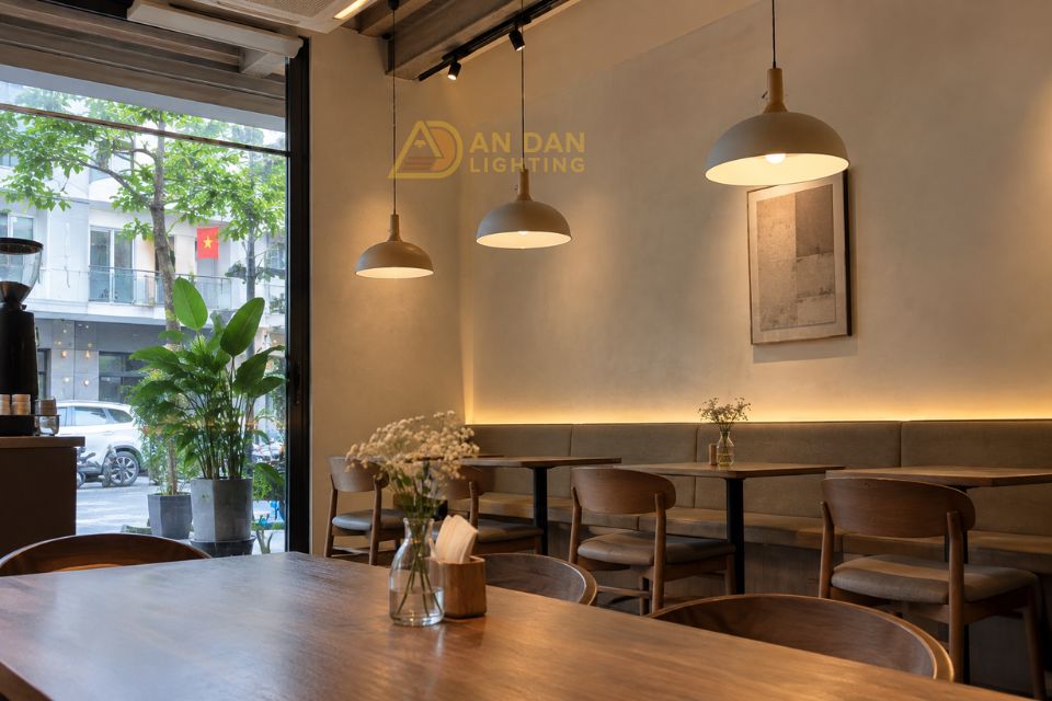đèn thả trần quán cafe hiện đại